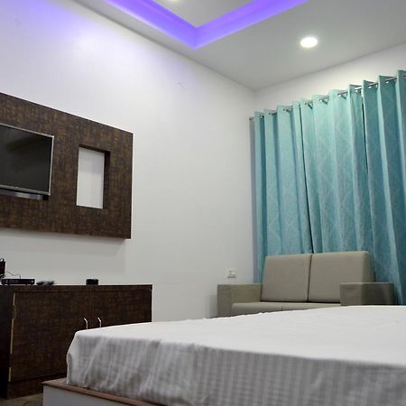 Hotel Taru Inn Ghaziabad Eksteriør bilde