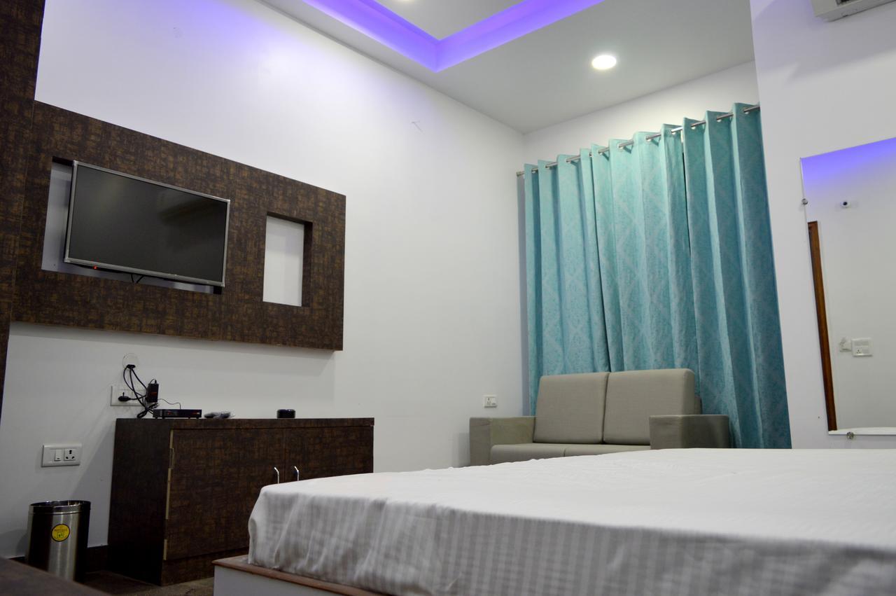 Hotel Taru Inn Ghaziabad Eksteriør bilde