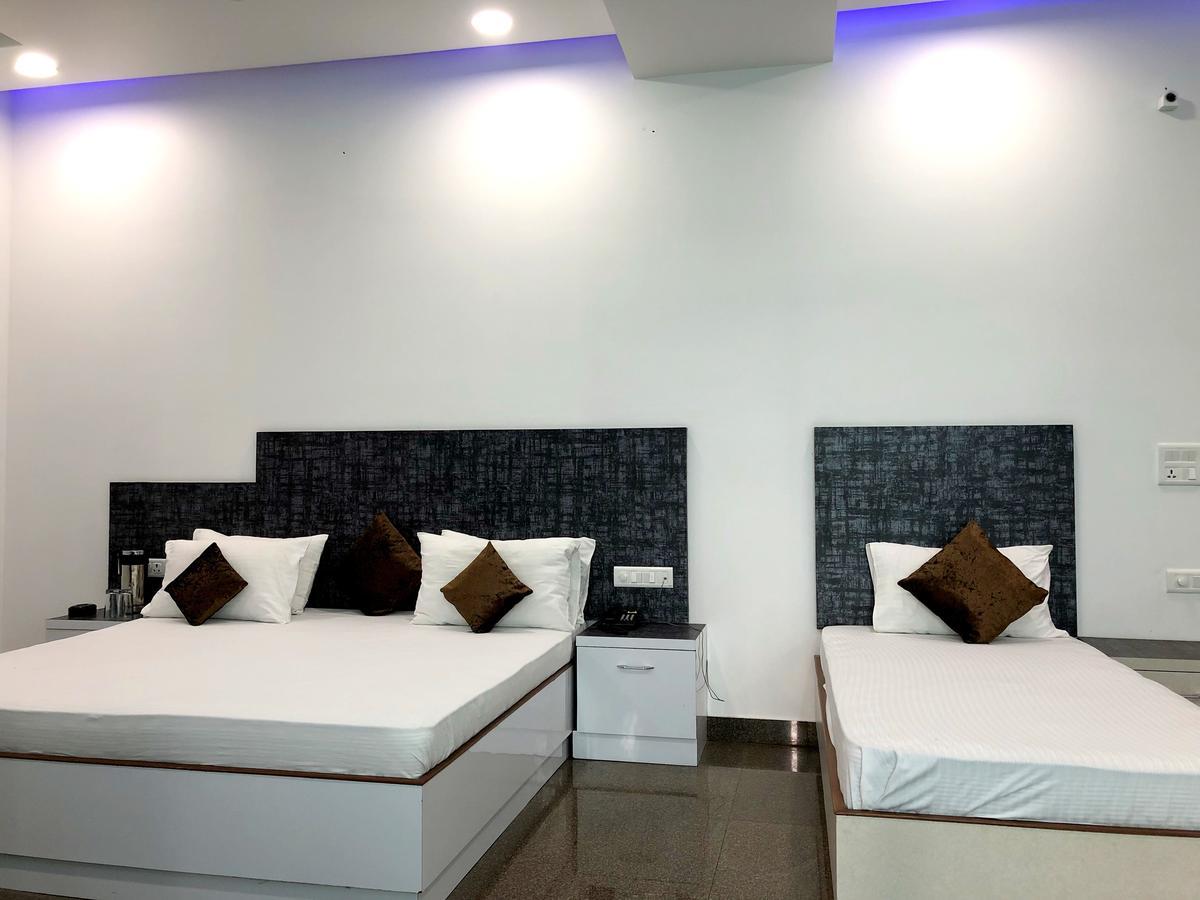 Hotel Taru Inn Ghaziabad Eksteriør bilde